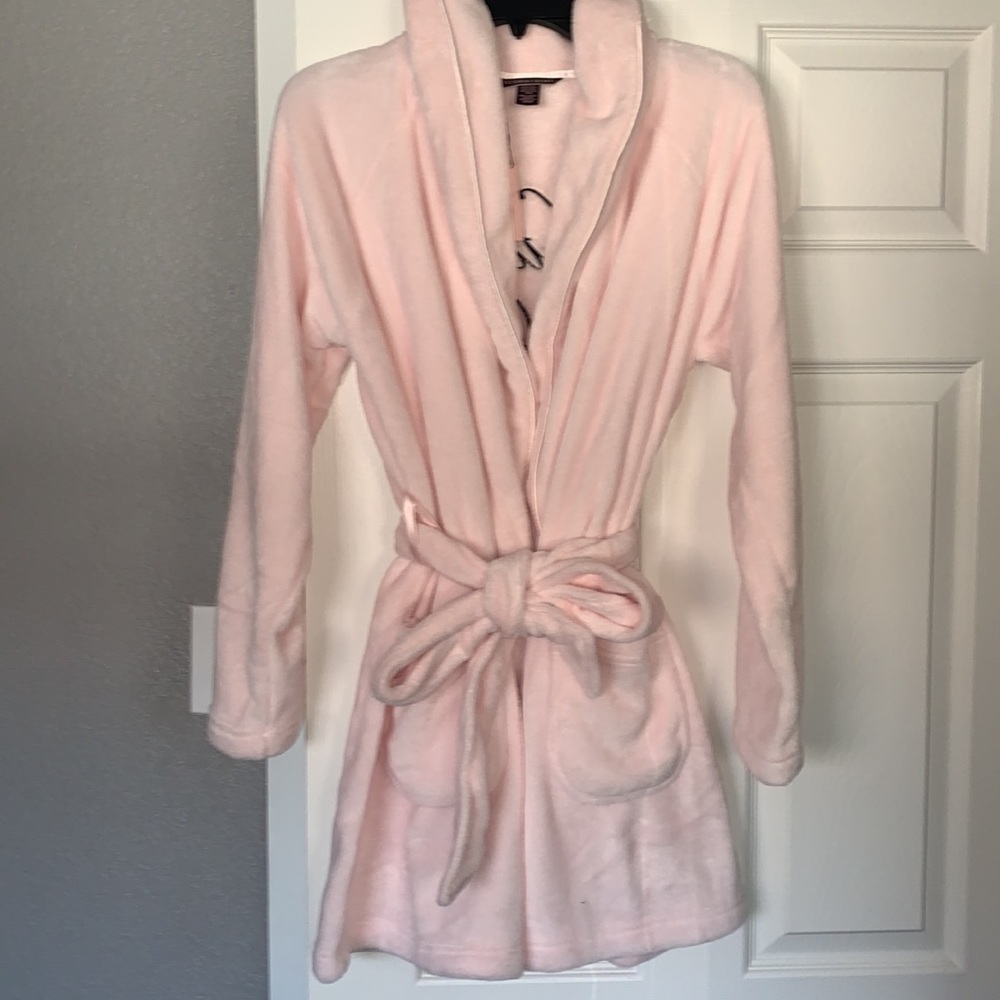 Robe - Picture 3 of 5